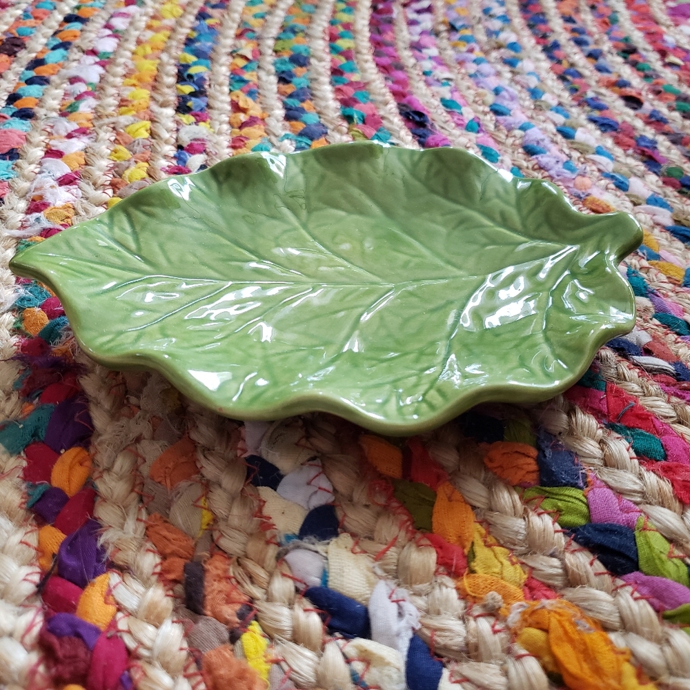 Leaf Shaped Ceramic Dish - Picture 2 of 4